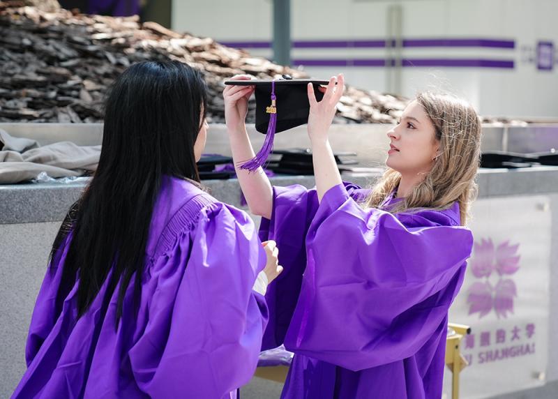 Trying on caps and gowns for the first time. #NYUSH2026 #88上海