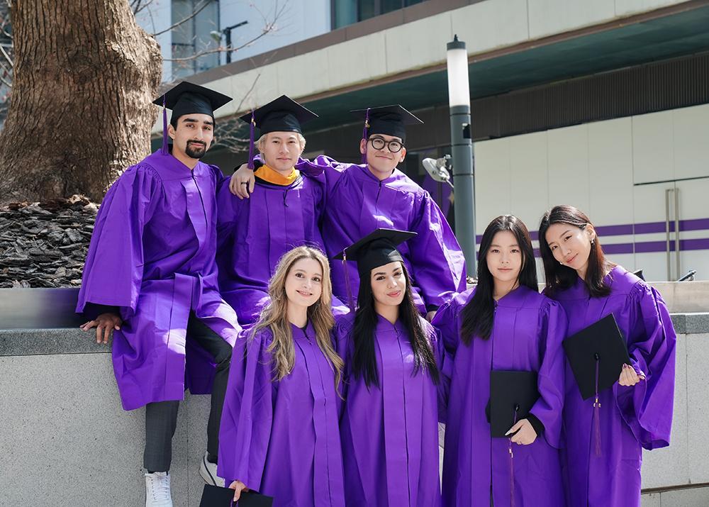 Trying on caps and gowns for the first time. #NYUSH2026 #88上海